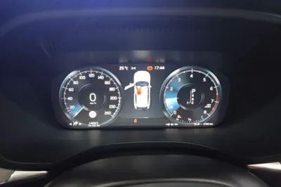 Volvo XC60 2018, 146900 км, за 17078 USD - фото 19
