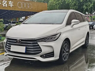 BYD MAX · 2018 год