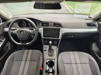 Volkswagen Lamando 2017, 88800 км, за 5413.38 USD
