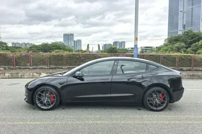 Tesla Model 3 2021, 61600 км, за 23414 USD