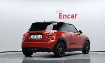 MINI Cooper 2017, 68647 км, за 6760.71 USD