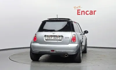 MINI Cooper 2005, 151126 км, за 1962.72 USD