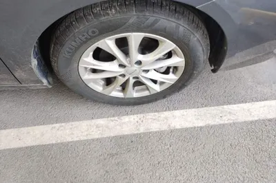 Roewe i5 2023, 2700 км, за 7491 USD