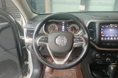 Jeep Cherokee 2017, 80600 км, за 7573 USD - фото 7