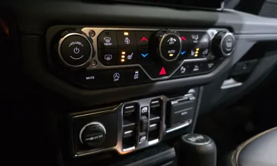 Jeep Wrangler 2024, 21256 км, за 39976.37 USD - фото 17