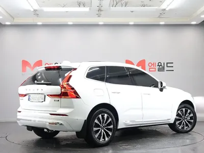 Volvo XC60 2024, 31850 км, за 33674.68 USD