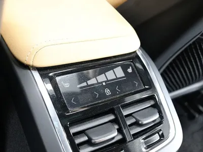 Volvo XC60 2024, 31850 км, за 33674.68 USD - фото 7