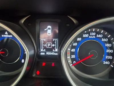 Hyundai Avante 2014, 90500 км, за 4261 USD