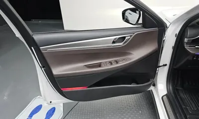 Hyundai Grandeur 2020, 59189 км, за 14651.29 USD - фото 24