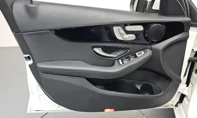 Mercedes-Benz C-Class 2020, 76893 км, за 13456.74 USD - фото 24