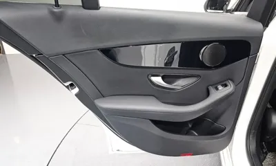 Mercedes-Benz C-Class 2020, 76893 км, за 13456.74 USD - фото 25