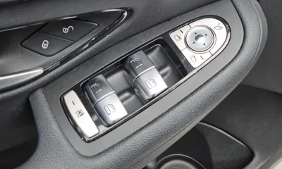 Mercedes-Benz C-Class 2020, 76893 км, за 13456.74 USD - фото 27