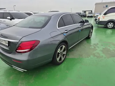 Mercedes-Benz E-Class 2017, 117428 км, за 10879.48 USD