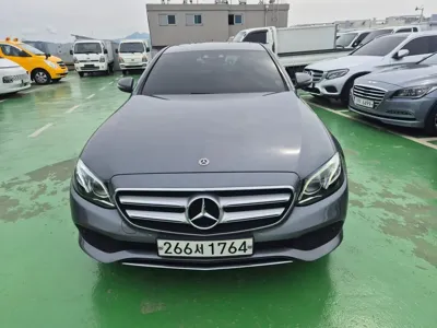 Mercedes-Benz E-Class 2017, 117428 км, за 10879.48 USD