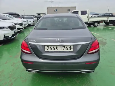 Mercedes-Benz E-Class 2017, 117428 км, за 10879.48 USD
