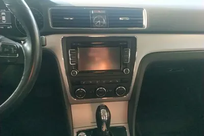 Volkswagen Passat 2015, 127100 км, за 7893 USD - фото 15