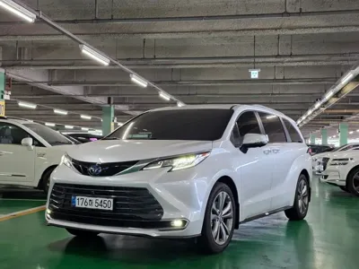 Toyota Sienna · 2025 год