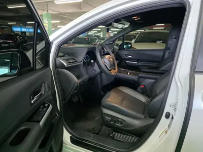 Toyota Sienna 2025, 9209 км, за 40101.09 USD - фото 10