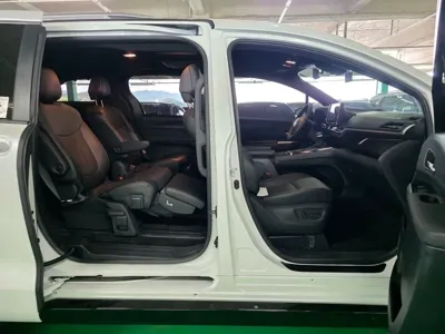 Toyota Sienna 2025, 9209 км, за 40101.09 USD - фото 13