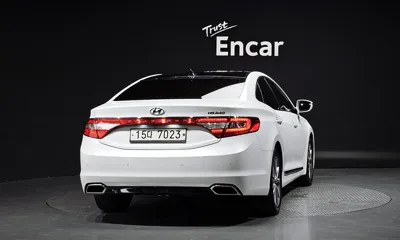 Hyundai Grandeur 2015, 124955 км, за 3577.94 USD
