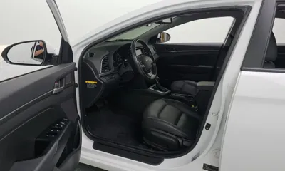 Hyundai Avante 2018, 77812 км, за 8143.33 USD - фото 10