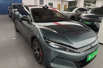 BYD Han L 2025, 9800 км, за 30813 USD