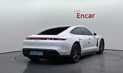 Porsche Taycan 2025, 10815 км, за 94259.86 USD