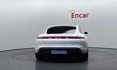 Porsche Taycan 2025, 10815 км, за 94259.86 USD
