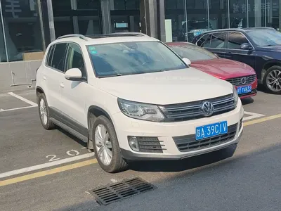 Volkswagen Tiguan 2014, 90000 км, за 4812.63 USD