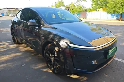 Tesla Model Y 2025, 25500 км, за 40702 USD