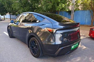 Tesla Model Y 2025, 25500 км, за 40702 USD