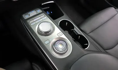 Genesis GV70 2023, 42429 км, за 25635.94 USD - фото 9