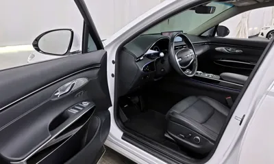 Genesis GV70 2023, 42429 км, за 25635.94 USD - фото 10