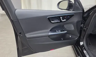 Mercedes-Benz C-Class 2025, 5217 км, за 29383.07 USD - фото 24