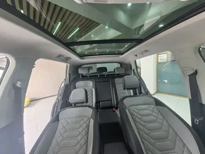 Volkswagen Tayron 2023, 43000 км, за 25902.67 USD - фото 8