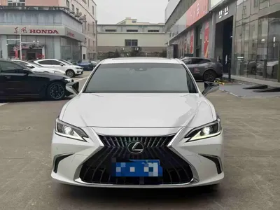 Lexus ES 2024, 17000 км, за 39979.63 USD