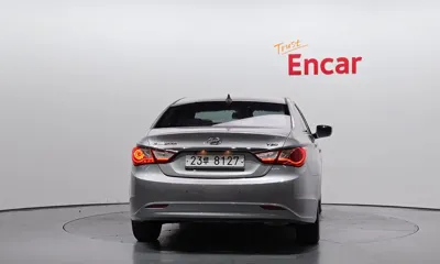 Hyundai Sonata 2012, 170333 км, за 3245.03 USD