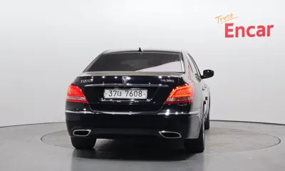 Hyundai Equus 2010, 243436 км, за 2625.71 USD