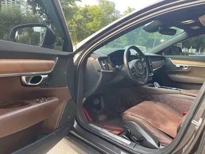 Volvo S90 2022, 62000 км, за 20512.37 USD