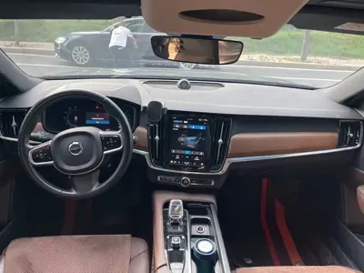 Volvo S90 2022, 62000 км, за 20512.37 USD