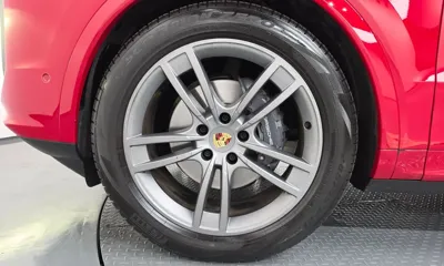 Porsche Cayenne 2024, 5438 км, за 104371.8 USD
