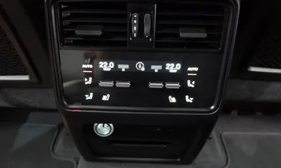 Porsche Cayenne 2024, 5438 км, за 104371.8 USD - фото 38