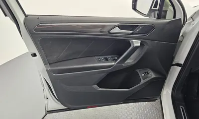 Volkswagen Tiguan 2020, 50866 км, за 16148.98 USD - фото 24