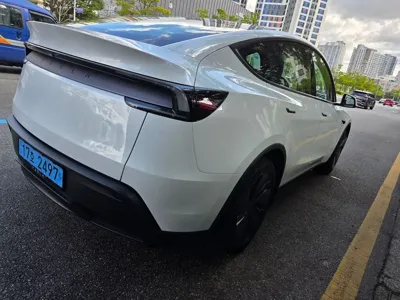 Tesla Model Y 2025, 6500 км, за 24267.16 USD
