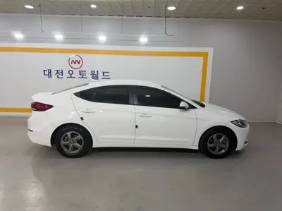 Hyundai Avante 2016, 96494 км, за 6012.55 USD - фото 8