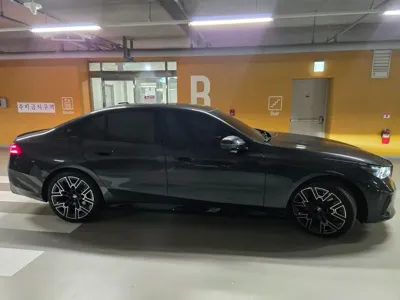 BMW 5-Series 2026, 9700 км, за 29119.08 USD - фото 12