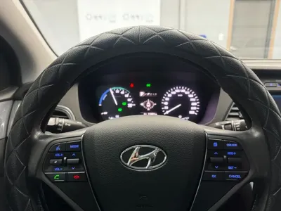 Hyundai Sonata 2015, 112407 км, за 5579.62 USD - фото 11