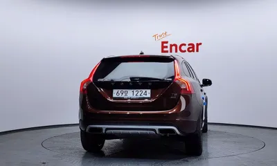 Volvo V60 2016, 138655 км, за 8344.36 USD