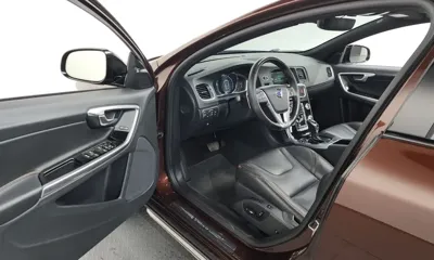 Volvo V60 2016, 138655 км, за 8344.36 USD - фото 10
