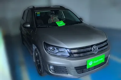 Volkswagen Tiguan 2015, 77900 км, за 6103 USD